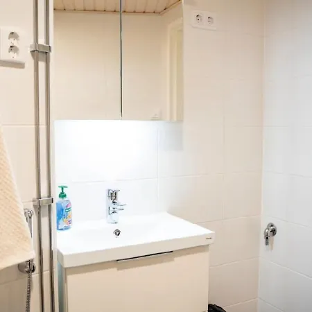 Upea Yksioe Tapiolan Urheilupuistossa شقة إسبو